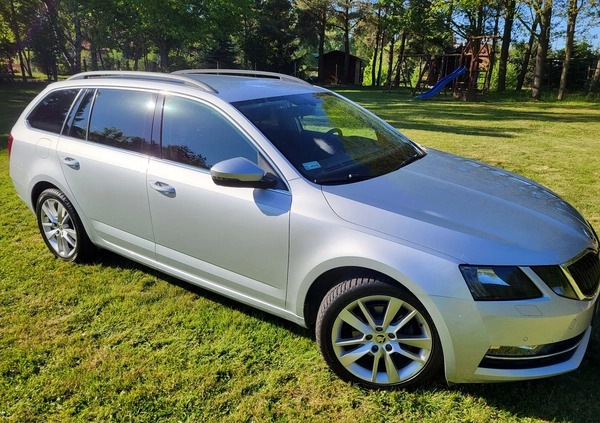 Skoda Octavia cena 61900 przebieg: 169000, rok produkcji 2017 z Trzebiatów małe 172